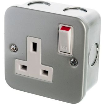 1 Gang 13amp Metal Clad Switched Socket