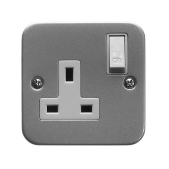 Powermaster 1 Gang 13 Amp Switched Metalclad Socket