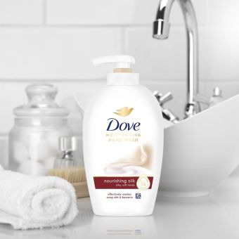 Dove Fine Silk Hand Wash 250ml – Moisturising Liquid Soap with ¼ Moisturising Cream and Blue Orchid Fragrance