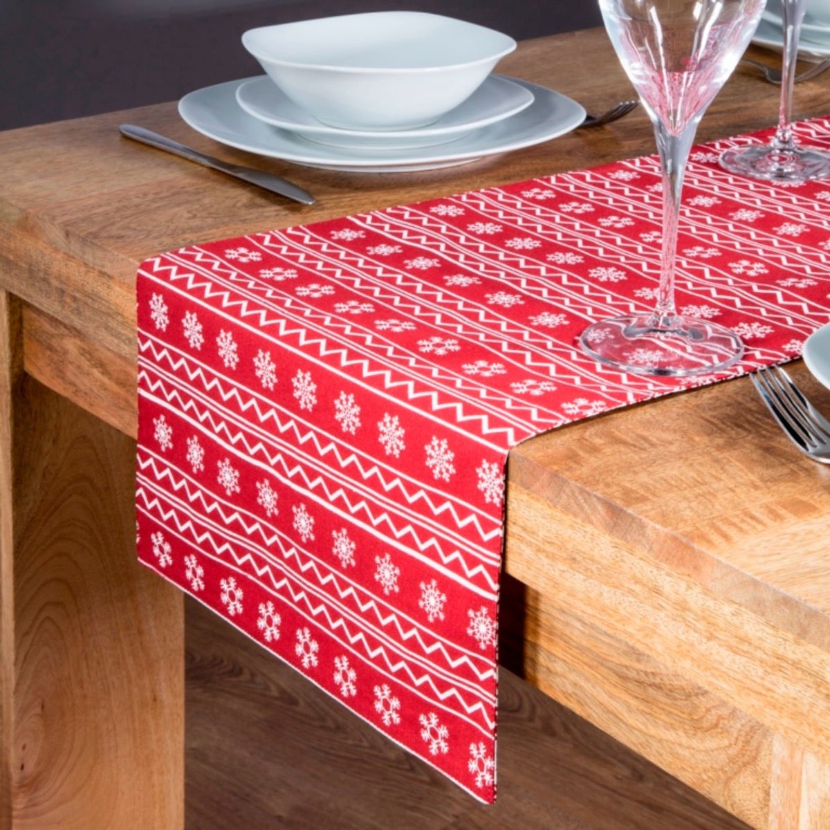 Premier Christmas Table Runner – Add Scandinavian Elegance to Your Festive Table