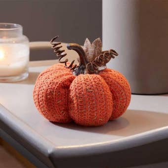 DecorPumpkin – 13cm Plush Decorative Autumn Ornament